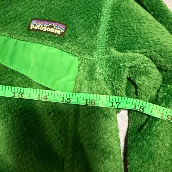 Patagonia Women's Green Fleece Jacket - Picture 5 of 6